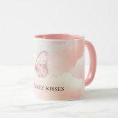 Mug Un Joli Papillon Rose Dans Les Nuages (Devant droit)