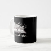 Mug Un Livre De Chapitre De Plus Avec Fleurs (Devant gauche)
