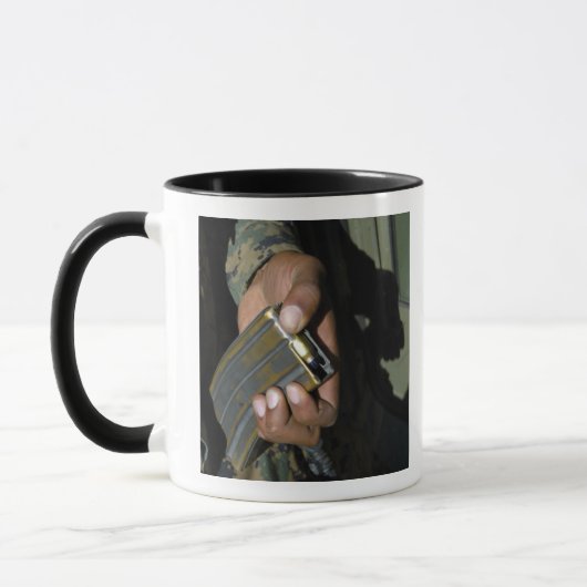 Mug Un Marine charge des balles blanches (Gauche)