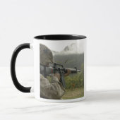 Mug Un Marine effectue des exercices (Gauche)