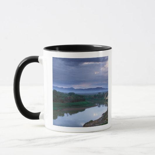 Mug Un matin orageux, avec des nuages menaçants (Gauche)