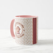 Mug Un mignon singe bébé tient un café chaud vapeur (Devant gauche)