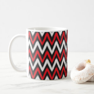 Mug un motif en zigzag rouge et noir sur fond blanc