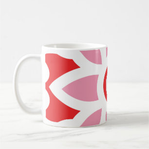 Mug un motif rouge et blanc avec une fleur