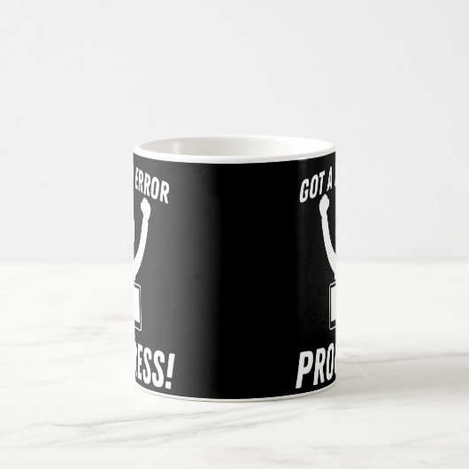 Mug Un Nouveau Codage De Programmateur De Progrès D'Er (Centre)