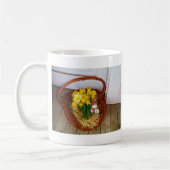Mug Un panier de jonquilles jaunes et d'oeufs de Pâque (Gauche)