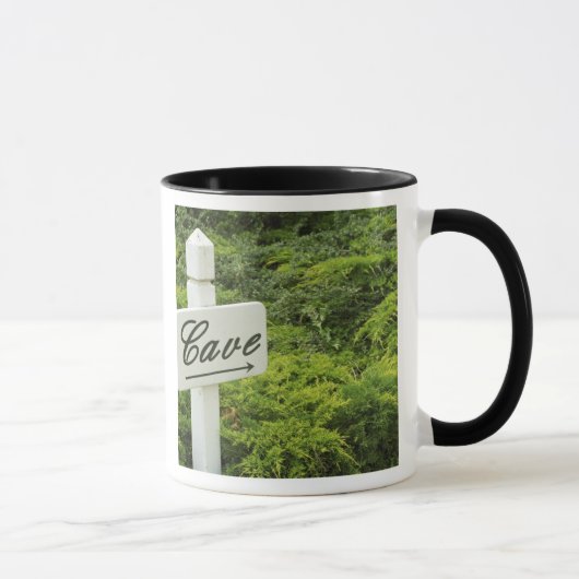 Mug Un panneau indiquant la cave à vin (Cave) dans (Droite)