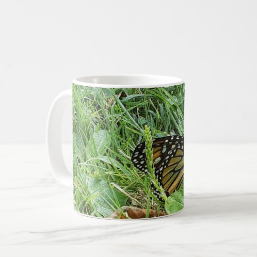Mug Un papillon monarque (Devant gauche)