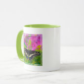 Mug Un papillon porte-queue se posant (Devant gauche)