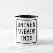 Mug Un pavé inégal s'achève par une boue (Centre)