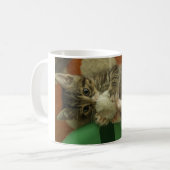 Mug Un petit chat en train de jouer (Devant gauche)