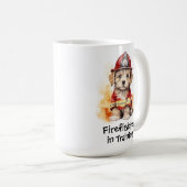 Mug Un pompier mignon en costume de chien en formation (Devant droit)