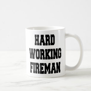 Mug Un pompier qui travaille dur