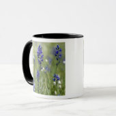 Mug Un pré montagneux de fleurs sauvages dont (Devant gauche)
