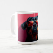 Mug Un rottweiler cool avec des lunettes de soleil (Devant gauche)