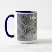 Mug Un sentier enneigé à travers une forêt d'hiver (Gauche)