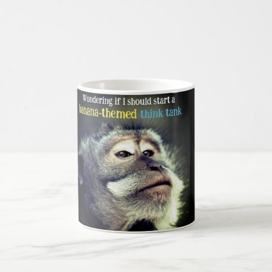 Mug Un singe réfléchi pensant une citation drôle (Centre)