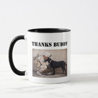 Mug Un soldat à Fatigues avec son chien militaire