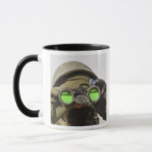 Mug Un soldat afghan scanne l'horizon (Gauche)