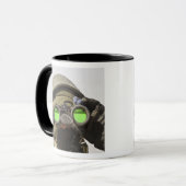 Mug Un soldat afghan scanne l'horizon (Devant gauche)