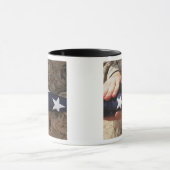 Mug Un soldat tient le drapeau américain (Centre)
