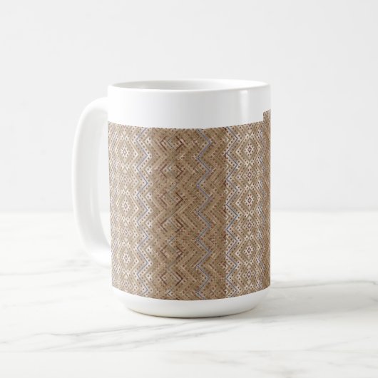 Mug Un tapis marron affichant un design symétrique (Devant gauche)