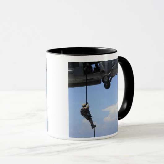 Mug Un technicien en élimination d'explosifs (Devant droit)