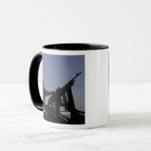 Mug Un technicien maniant une mitrailleuse M240 en Ira (Devant gauche)