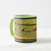 Mug Un troupeau de chevaux sur une équine (Devant gauche)