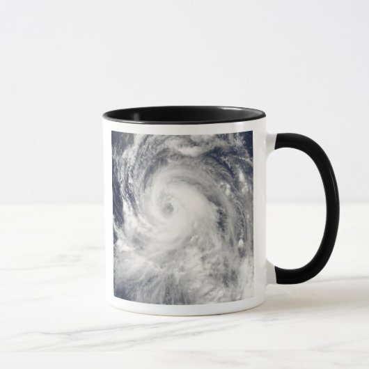 Mug Un typhon s'attaque à l'île de Mariana dans le nor (Droite)
