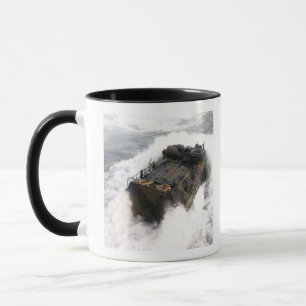 Mug Un véhicule 2 d'assaut amphibie