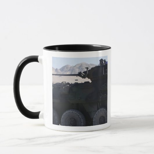 Mug Un véhicule blindé léger tire (Gauche)