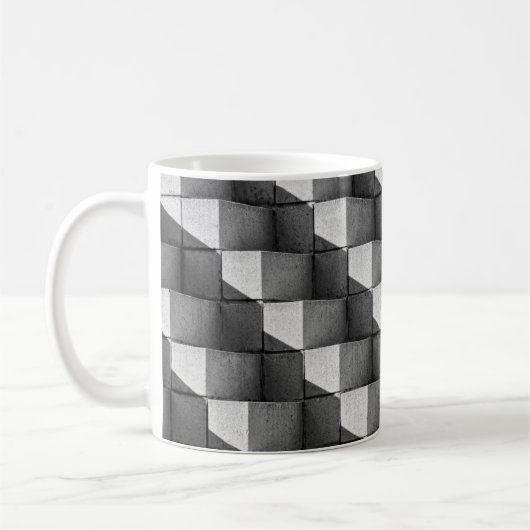 Mug Un visage de la sculpture "Four Side Pyramid" dans (Gauche)