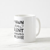 Mug un yawn est un cri silencieux pour le café (Devant droit)