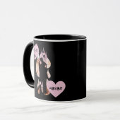 Mug Under Umbrella: Romantic Couple Kissing in Rain (Devant gauche)