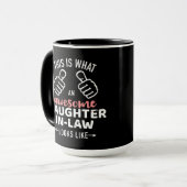 Mug Une belle belle-fille regarde de sa belle-mère (Devant gauche)