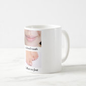 Mug Une Bouche Fermée Se Rassemble Pas De Pied (Devant droit)