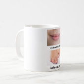 Mug Une Bouche Fermée Se Rassemble Pas De Pied (Devant gauche)