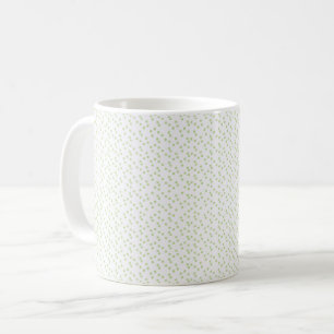 Mug Une dispersion de carrés vert pâle sur blanc.
