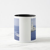 Mug Une équipe de la marine portugaise dans un bateau (Centre)