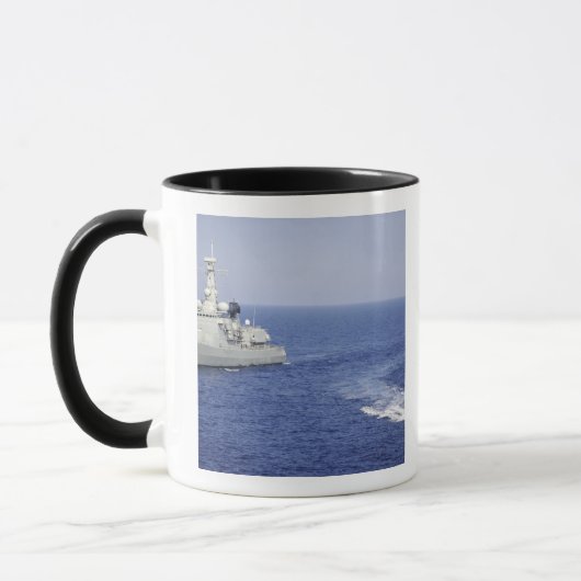 Mug Une équipe de la marine portugaise dans un bateau (Gauche)