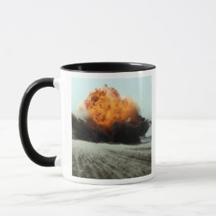 Mug Une explosion éclate