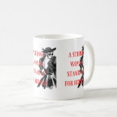 Mug Une femme forte se défend pour se cogner (Devant droit)