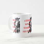 Mug Une femme forte se défend pour se cogner (Devant gauche)