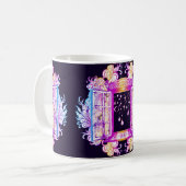 Mug Une fenêtre vintage ouverte avec pendentifs contre (Devant gauche)