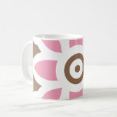 Mug une fleur rose sur un arrière - plan brun (Devant gauche)