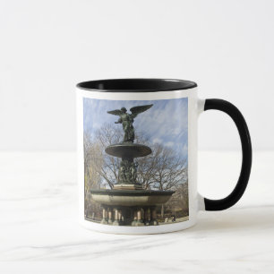 Mug Une fontaine Bethesda sèche en hiver dans Central 