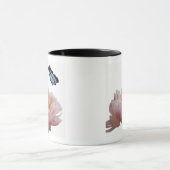 Mug une grande pivoine rose est visitée par un éthéré (Centre)