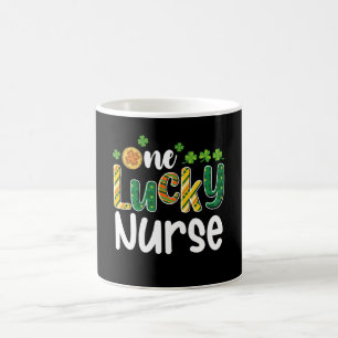 Mug Une infirmière chanceuse à la Saint-Patrick