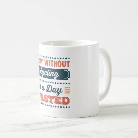 Mug Une journée sans vélo est une journée gaspillée (Devant droit)
